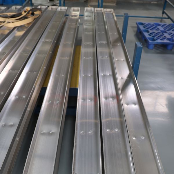 Busbar enchufable Schneider Intensive 1250A/1600A/2000A Ranura de cobre cerrada IP65 Impermeable Ignífuga