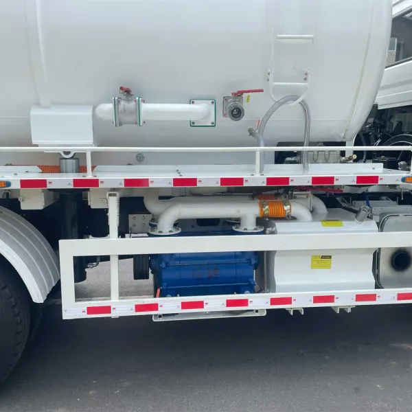 Factory Sells 18 Cubic Vacuum Sewage Suction Truck with Strong Suction Power