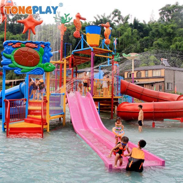 Équipement de divertissement aquatique sur mesure à grande échelle pour plusieurs personnes Parc aquatique extérieur Terrain de jeux aquatique