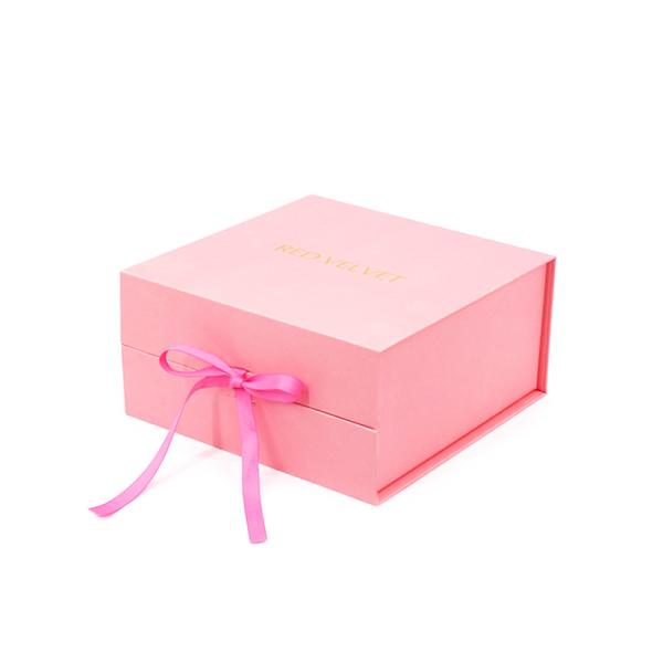 1600g Pink Magnetic Hard Gift Boxes With Ribbon Spot UV