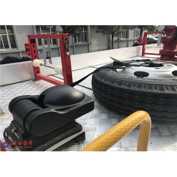 привод пожарной машины 4x2 топливозаправщика воды емкости 2000Kg с подачами 30L/s насоса