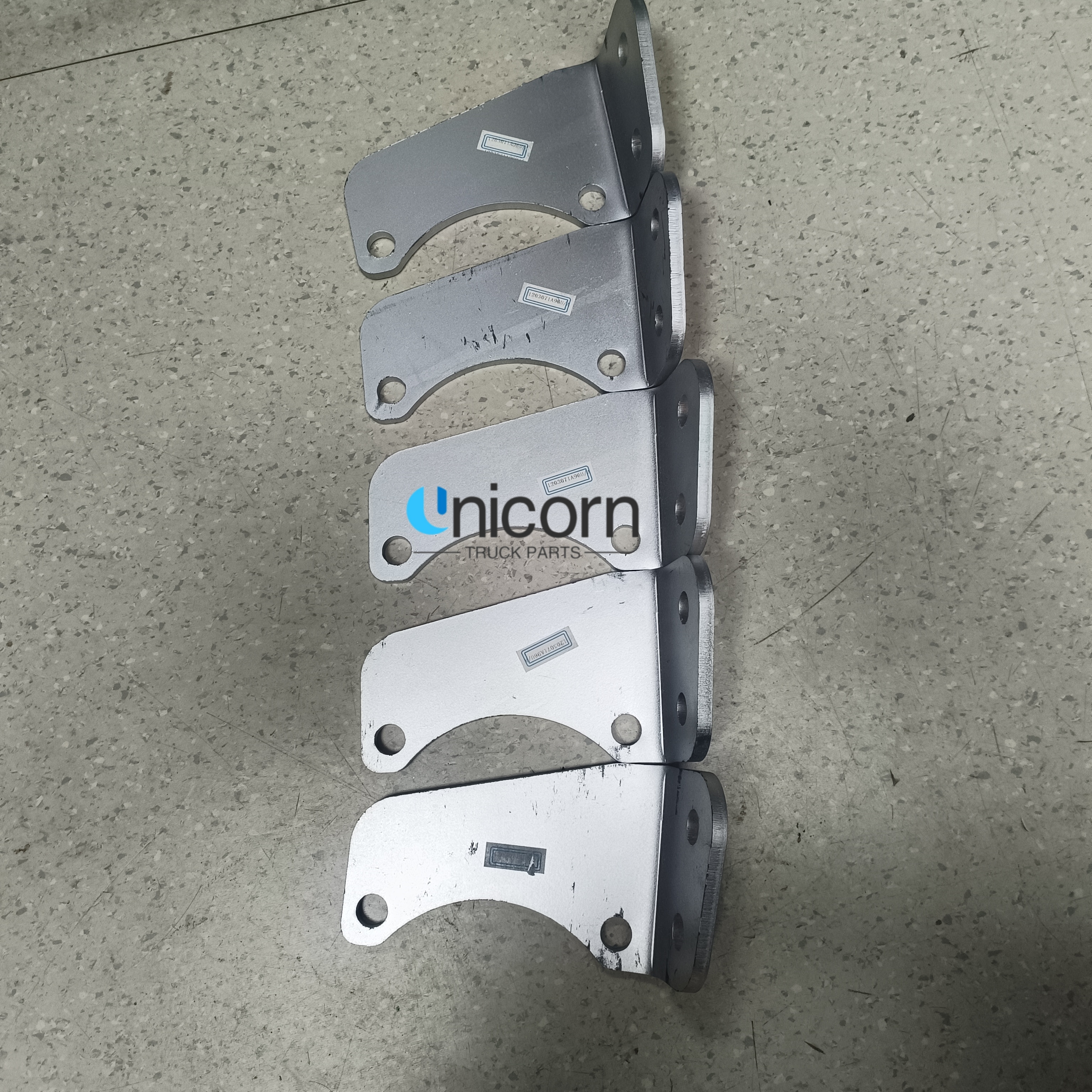 1203071A96U/A Original for Faw Jiefang J6P  Air Intake Aluminum Pipe Bracket
﻿