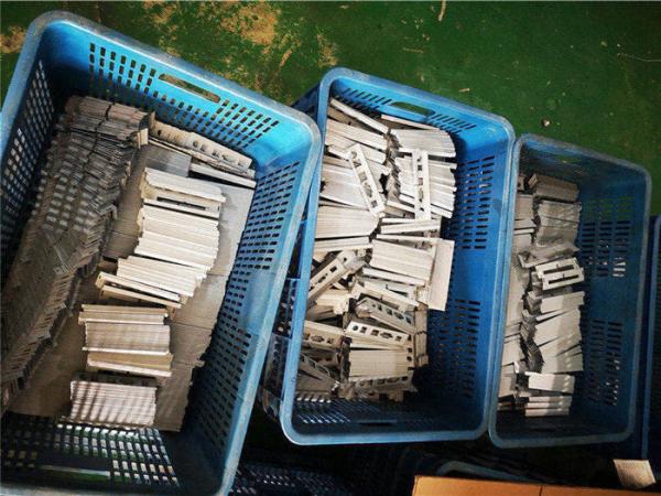 Estampagem progressiva longa para as peças de tiragem de alumínio do suporte da luz do diodo emissor de luz