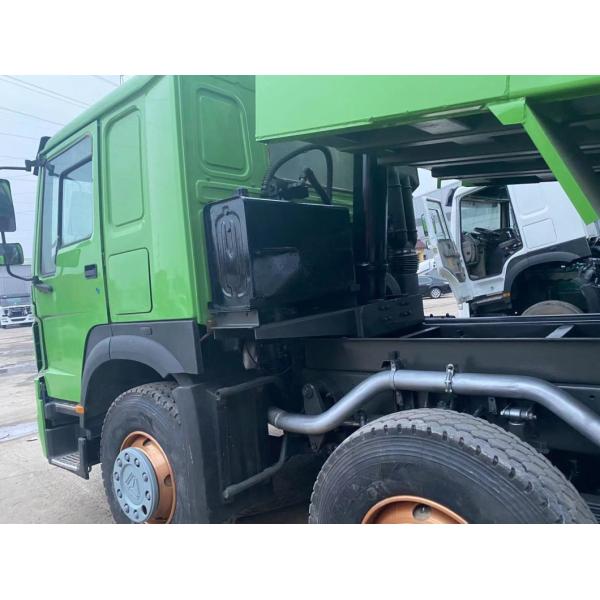 18 кубометров вместимости используется HOWO 6X4 тяжелый грузовик с ручной трансмиссией