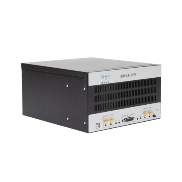 SDR-LW 2974 RF 10 MHz-6 GHz 160 MHz BW 各2チャンネル 4 × USB 30, 2 × SFP+ 4 × PCIE BUS i7 プロセッサ USRP 統合ソフトウェア定義無線装置