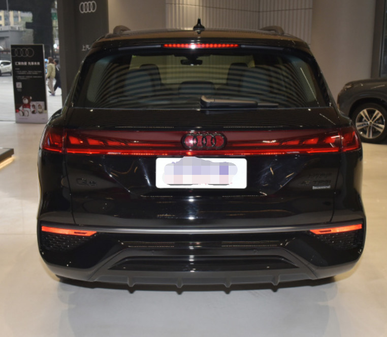 AUDI Q6 2022 45 тип бензин TFSI Quattro QIYUN версии 5 мест SUV двери 7
