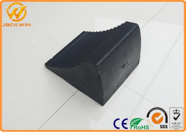 Vehicle Garage Parking Lot Rubber Wheel Stopper , Heavy Duty Truck Wheel Stopper