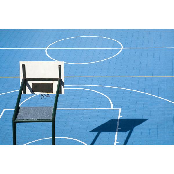 Плитки настила крытых спорт PUR анти- направляя рельсами блокируя справляясь