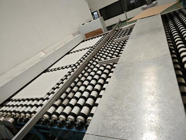 静電容量方式タッチパネル用強化超薄ガラス