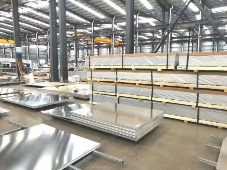 5-Bar Checkered Aluminium Sheet Tread Plate in 3003 Alloy with 1.0-8.0mm Thickness for Anti Slip Flooring