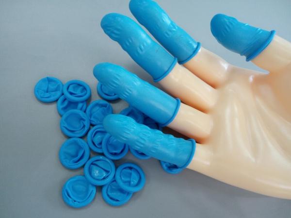 Corrosão rolada livre dos berços do dedo da sala de limpeza do estilo do pó azul anti para o uso industrial