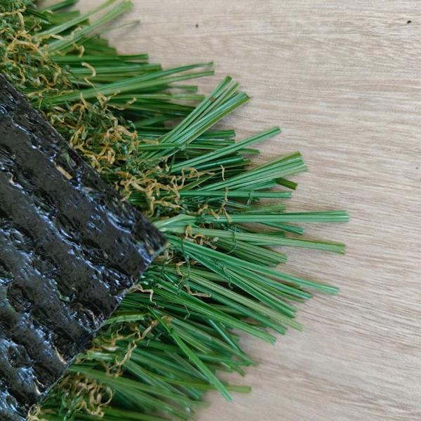 40 mm Alturas de pilha S Forma de fio Excelente desempenho Recreação Erva sintética para jardins e pátios