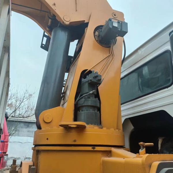 Used Crane Truck Howo 371 375 8x4 Secondhand Sinotruk 12T