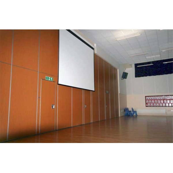Pared de división movible del sitio del plegamiento de madera acústico del hotel con la puerta del paso