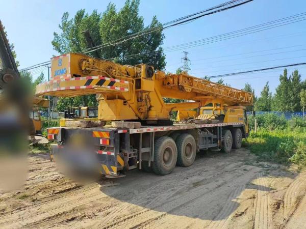 Crane hydraulique télescopique montée sur un camion 50 tonnes