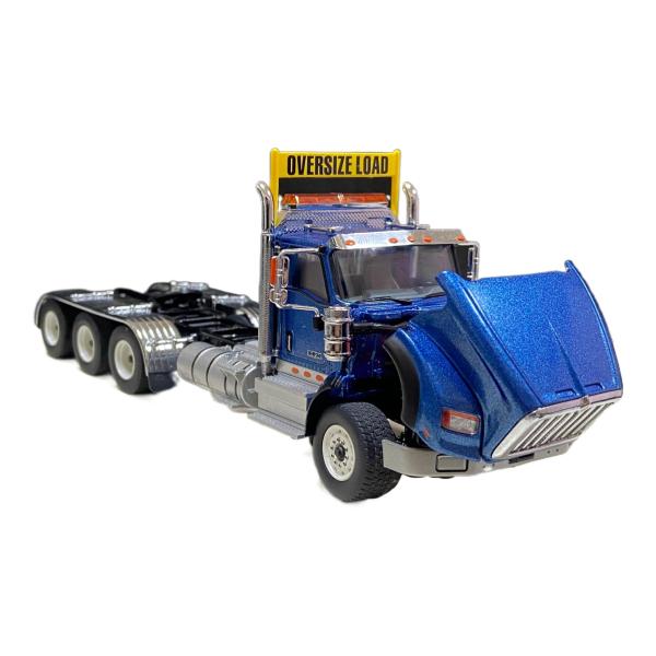 DM 1/50 International HX620 Tri-Axle Semi Truck Model 71010 Diecast Collectible