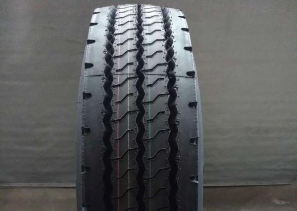 Three Rib Grooves Highway Truck Tires Widen Tread Excellent Wear Resistance