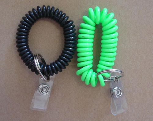 Customized asked plastic top quality wrist coil chain w/pvc clear strap and split key ring