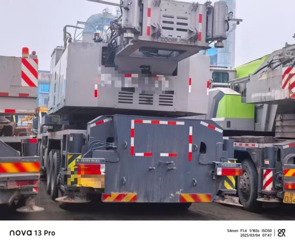 Green BrSuper-Above Truck Crane Zoomlion 220ton Hydraulic Mobile Crane Maximum Lifting Height 883m and Spare Parts