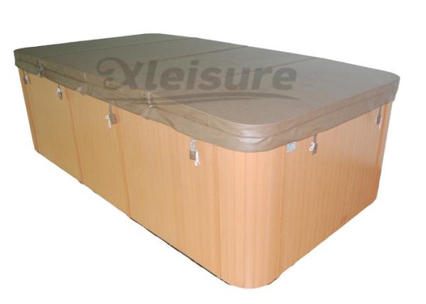A banheira de hidromassagem plástica dura exterior cobre a tampa afilada dos termas impede a perda de calor