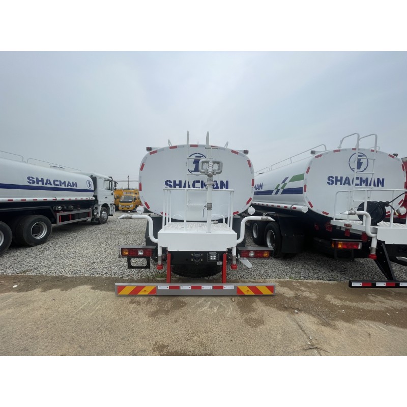 Shacman F3000 8x4 20–25 m³ Multifunctional Water Sprinkler/Transport Truck (Suitable for municipal landscaping)