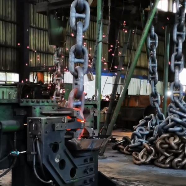 87 mm Grade3 - haute résistance alliage d'acier de la chaîne d'ancrage de la chaîne d'ancrage Positionnement du navire