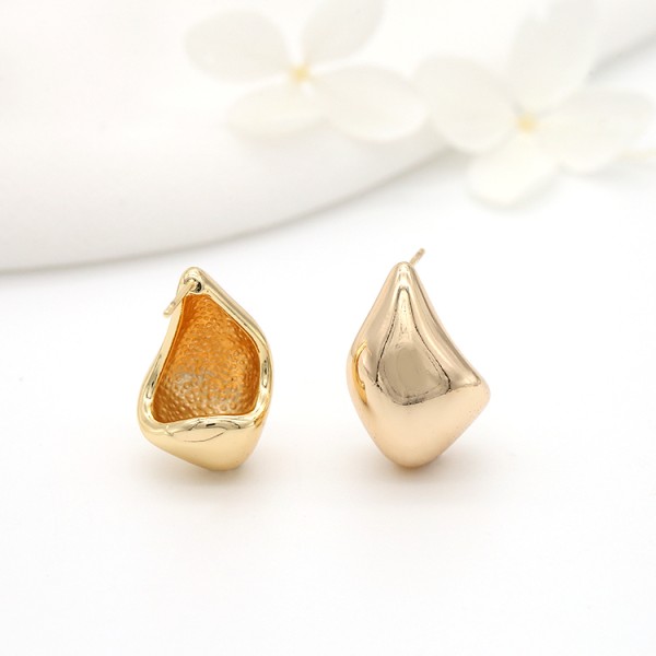 Fashion Minimalist Design With 14K Gold Plated Spoon Shaped Studs and Smooth Surface Customization for Women's Jewelry Earrings