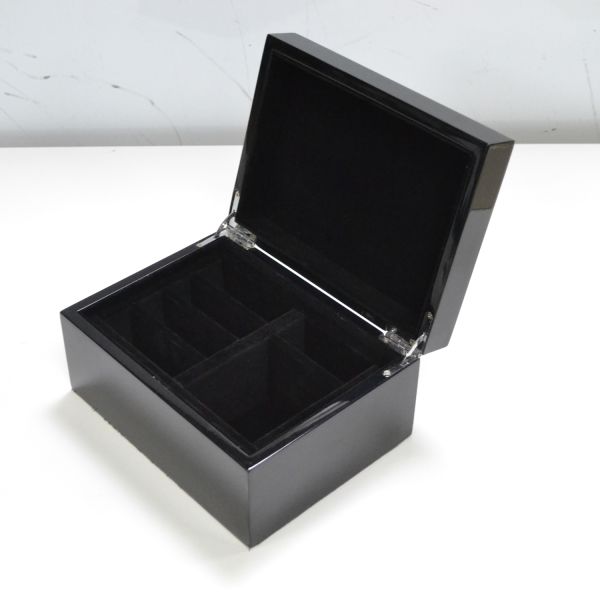 High Gloss High Lacquered  High End Wooden Storage Tea Box