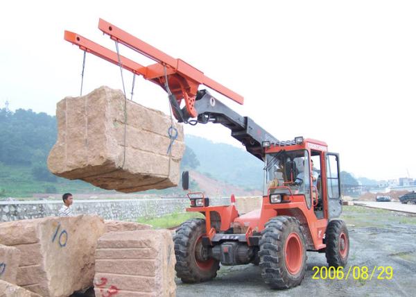 Rigid Suspension Chassis All Terrain Telehandler , Hydraulic Power Steering Boom Lift Crane