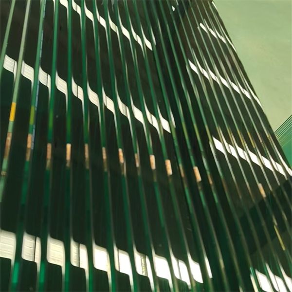 Bent/Curved Tempered Safety Glass with Polished Edge and Customizable Size for Furniture and Construction