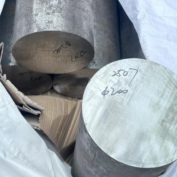 Barras redondas de acero inoxidable duplex 2507 UNS S32750 DSS Barras brillantes negras de diámetro 8 - 350 mm