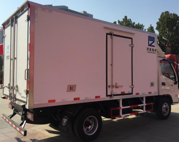 FOTON small refrigerated box trucks 4X2 fiberglass panel for fresh food transport