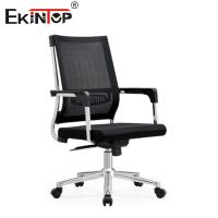 Chaise de bureau en maille moderne noire avec accoudoir adaptée aux bureaux