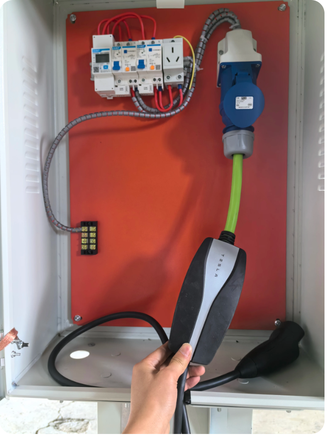 Tesla Household and Factory Installed 7KW Charging 220V 32A Plastic Plug and Socket Box