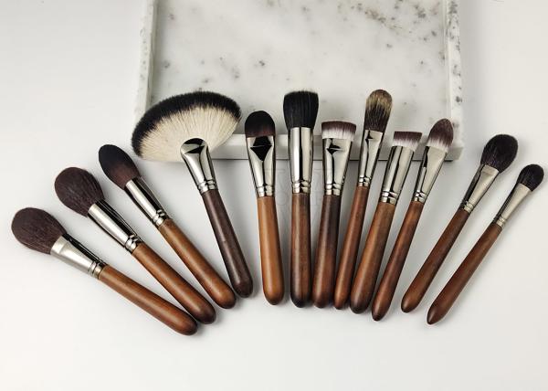 O cabelo sintético do vegetariano dobrou a escova lisa do pó da escova da fundação para o artista Makeup