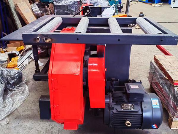 Máquina de desmontagem de pallets de madeira