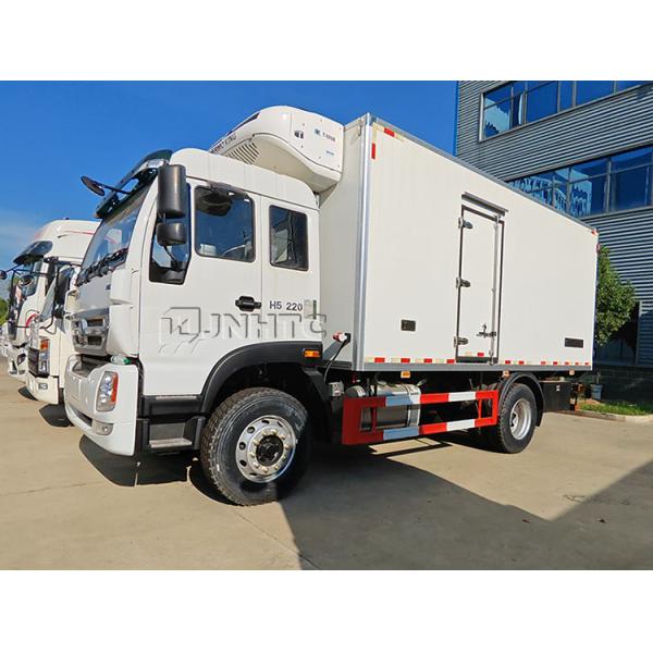 Hot Sale HOWO 6 Wheels 4x2 Small Manual Freezer Truck Refrigerated Container Truck