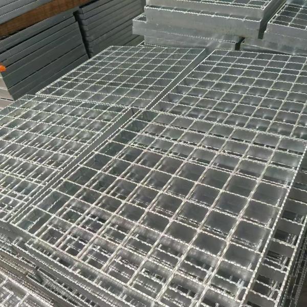 Corrosion-Resistant Serrated Industrial Steel Grating with Ventilation Features