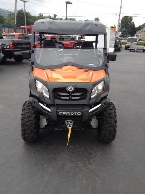 2 CF dos veículos utilitários do gás de Seat 800cc viajam de automóvel UTV com o motor posto forte