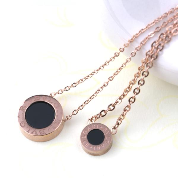 Fashion Pendant Jewelry Women Stainless Steel Necklace with Black Shell, Cluster Choker Necklace