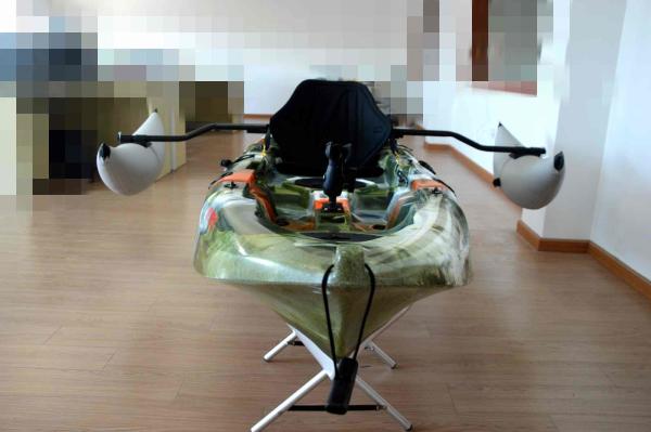 Rotational Single Kayak Fishing Boats LLDPE Material With Flush Mounted Rod Holder