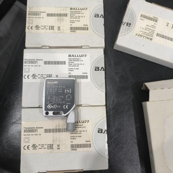 Balluff BOS0031 BOS 21M-PA-ID10-S4 Diffuse Reflection Photoelectric Sensor Cube Shaped