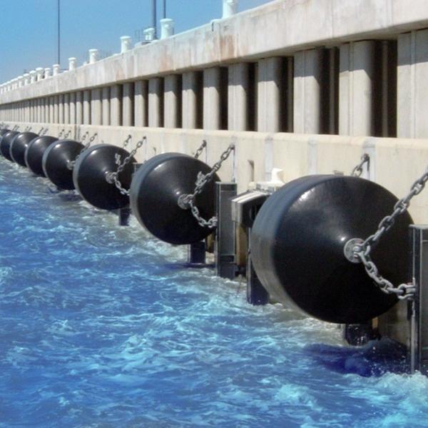 Navio ao para-choque de flutuação da espuma do cais com a pele do poliuretano feita em China