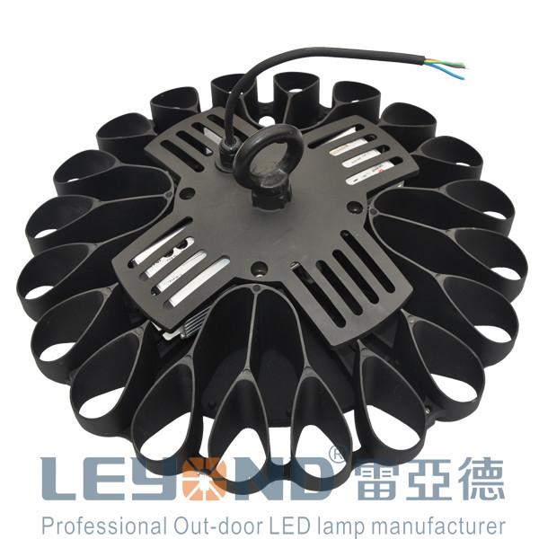 A loja alta conduzida altamente brilhante da baía de 100 W ilumina IP65 exterior com tampa do PC, Eco amigável