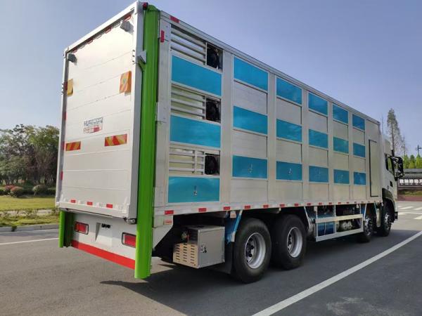 Export Customization 8x4 35 TONS Live Poultry Transportation Truck Piglets Transport Truck With Aluminum Alloy Compartment Box
