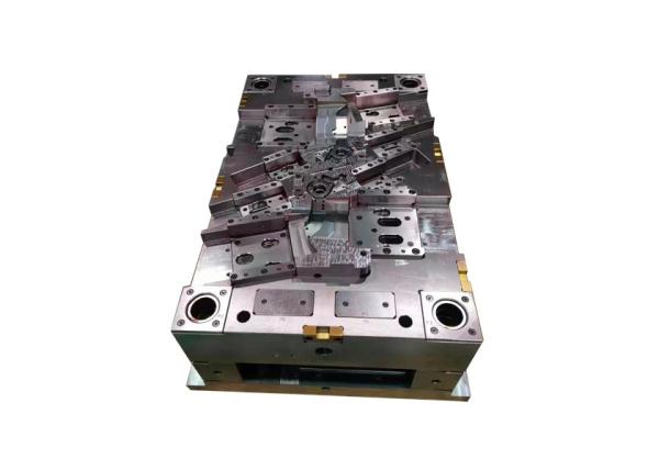 E420 Hot Runner Plastic Injection Molding Tooling With LKM Base