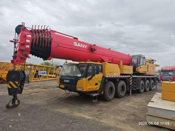 2023 SANY Grue d'occasion 160 tonnes 8 sections, 2 moteurs, 88m de pousse principale, 17,5m de jambe, 57 tonnes de contrepoids, en parfait état.