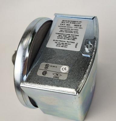 Dwyer 1823-10 Low Differential Pressure Switch 2-10 in WC