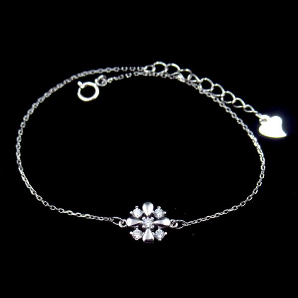 Меньшая перекрестная форма персонализировала серебряный кубический минималистичный стиль браслета Зирконя 925