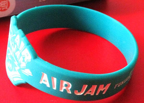 Soft Feeling Custom Silicone Rubber Wristbands Ink Filled Logo Process